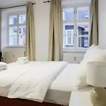 Authentic Austrian Flat In The South Of Vienna 아파트 뫼들링
