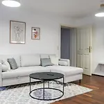 Authentic Austrian Flat In The South Of Vienna *