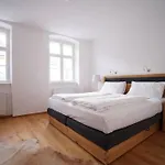Authentic Austrian Flat In The South Of Vienna 아파트 *