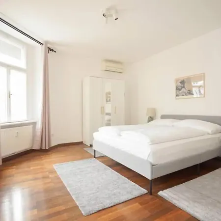 Authentic Austrian Flat In The South Of Vienna 아파트