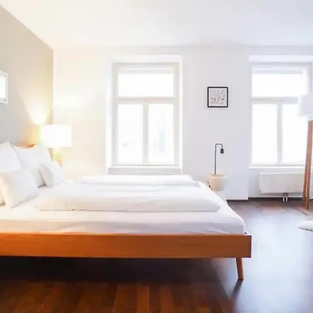 Authentic Austrian Flat In The South Of Vienna 아파트 *