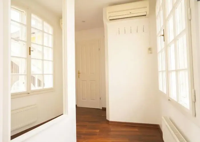 Apartment Authentic Austrian Flat In The South Of Vienna *